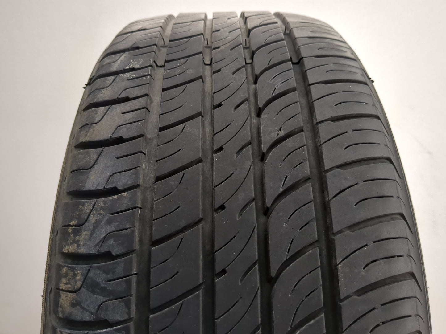 Used Tire 215/55R16 RADAR DIMAX A/S-8 93V - Tread Depth 8.5/32 - Oemusedautoparts1.com