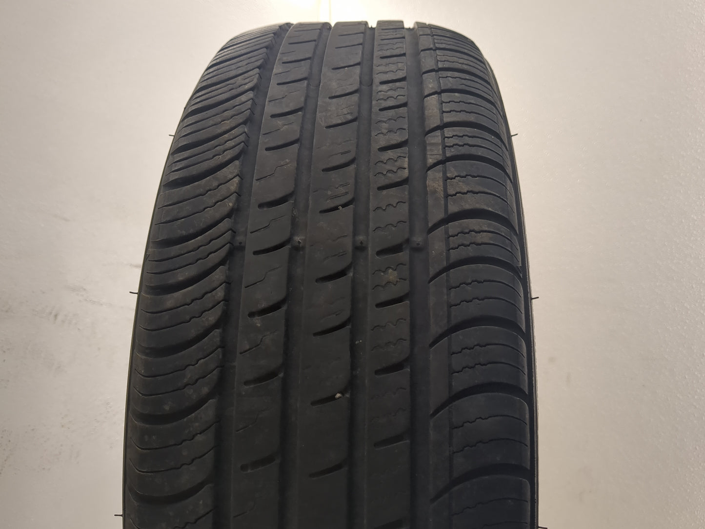 Used Tire 205/60R16 SUREDRIVE TOURING A/S 92V - Tread Depth 9/32 - Oemusedautoparts1.com