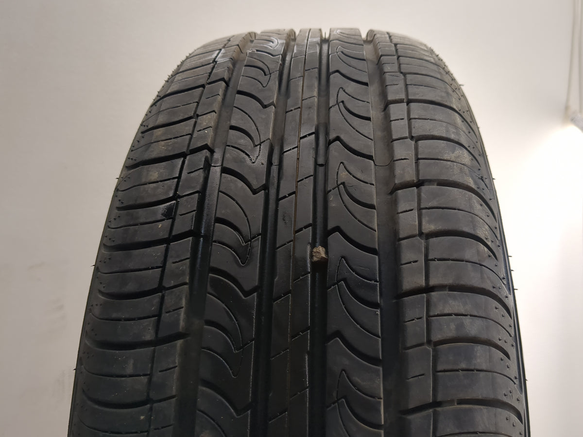 Used Tire P215/60R16 NEXEN CLASSE PREMIERE CP672 95H - Tread Depth 11/32 - Oemusedautoparts1.com