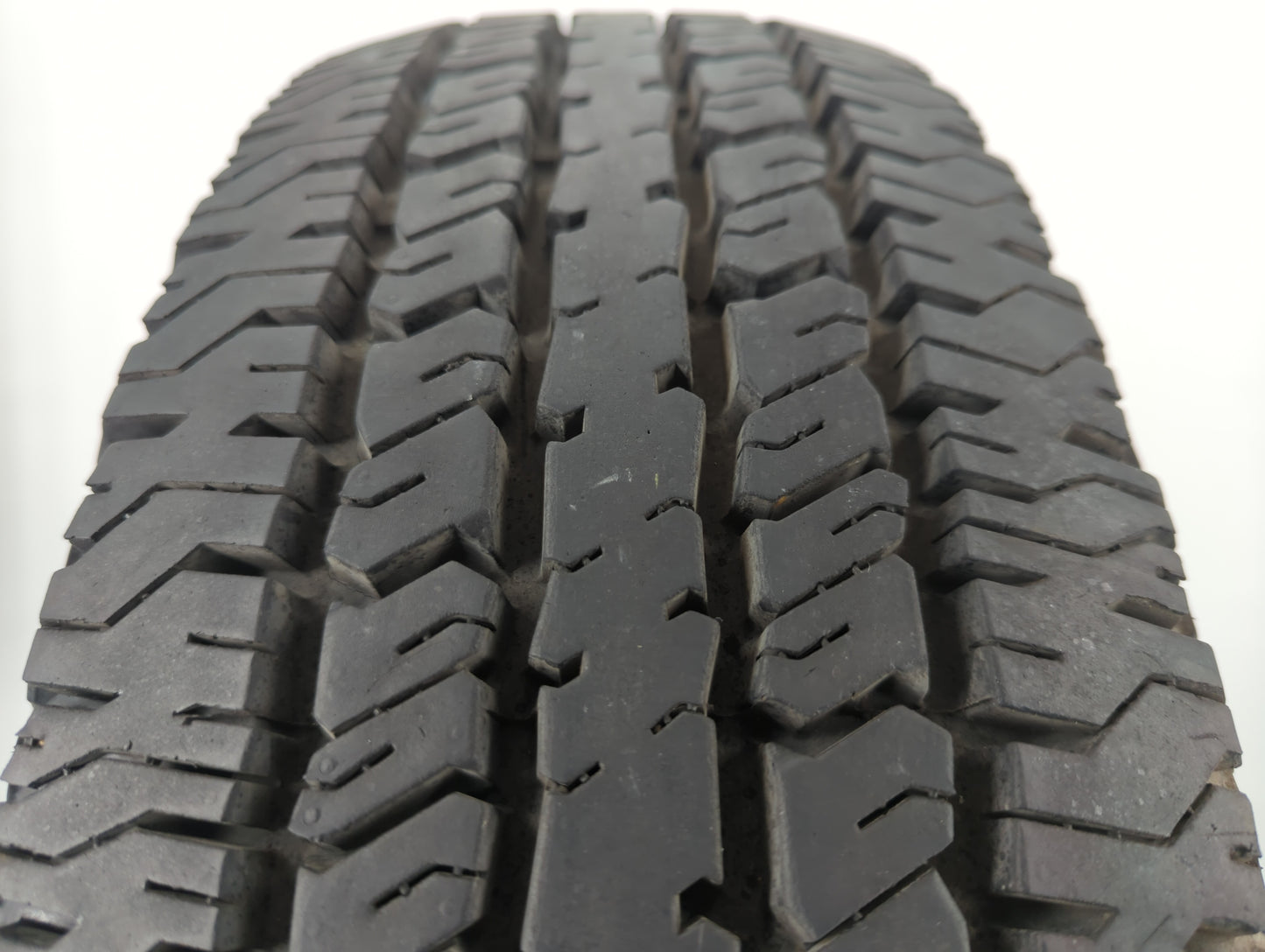 Used Tire P235/75R17 HANKOOK DYNAPRO AT 108S All Season - Tread Depth 12/32 - Oemusedautoparts1.com