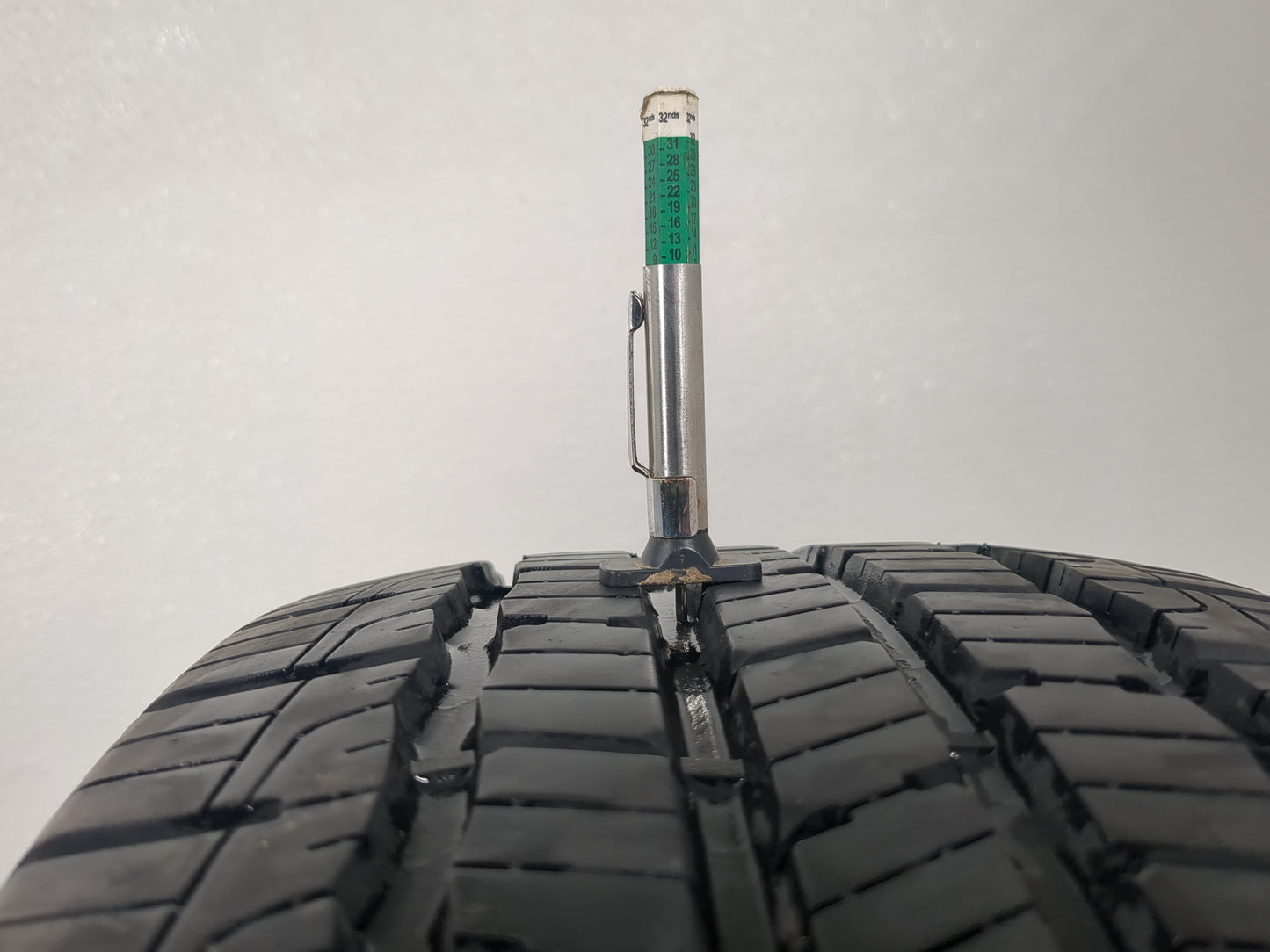 Used Tire 215/60R16 GOODYEAR RELIANT ALL-SEASON - Tread Depth 10/32 - Oemusedautoparts1.com