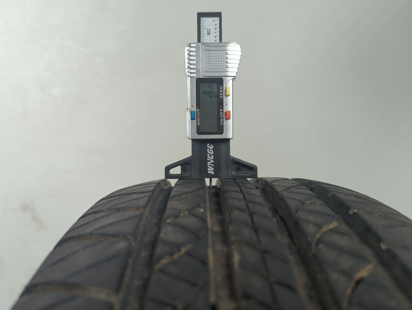 Used Tire 195/65R15 DOUGLAS TOURING A/S 91H - Tread Depth 8/32 - Oemusedautoparts1.com