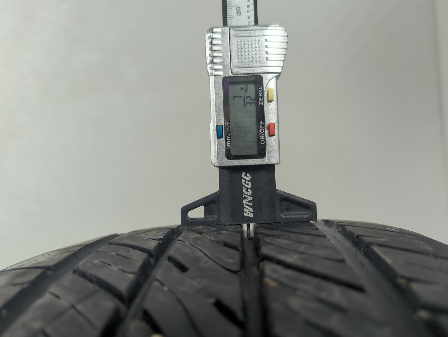 Used Tire 215/60R15 MASTERCRAFT AVENGER TOURING LSR 94H - Tread Depth 7/32 - Oemusedautoparts1.com