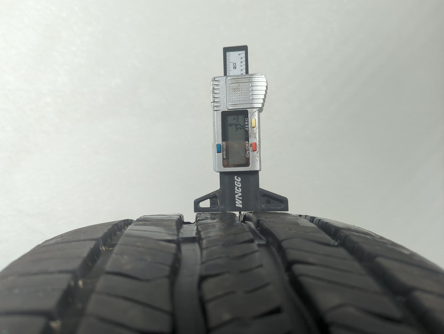 Used Tire 225/60R16 BFGOODRICH ADVANTAGE CONTROL 98H - Tread Depth 9/32 - Oemusedautoparts1.com