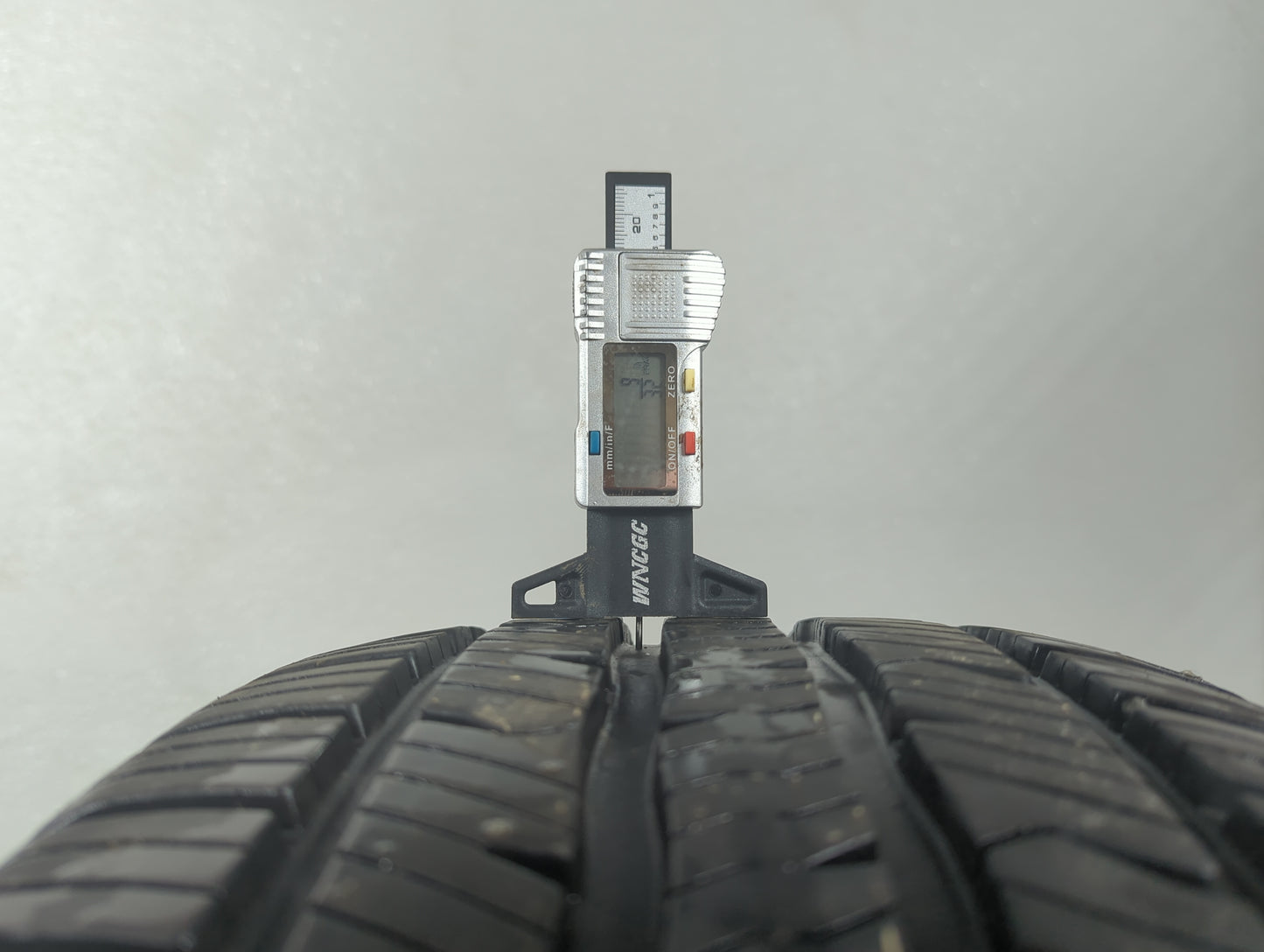 Used Tire - Tread Depth null/32 - Oemusedautoparts1.com