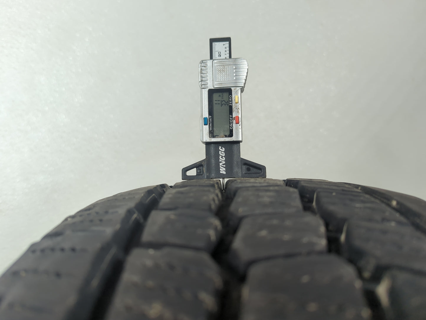 Used Tire - Tread Depth null/32 - Oemusedautoparts1.com