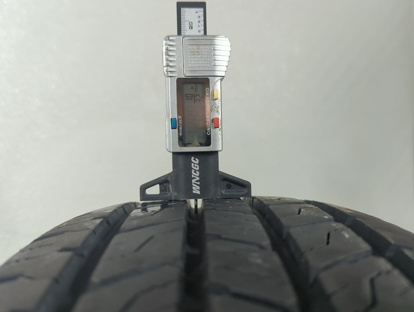 Used Tire 225/65R17 MASTERCRAFT COURSER TRAIL CLIMBER 102H - Tread Depth 10/32 - Oemusedautoparts1.com