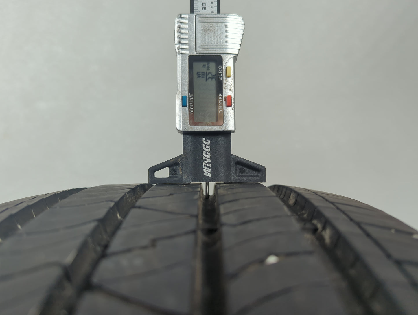 Used Tire 215/60R16 MASTERCRAFT COURSER QUEST 95H - Tread Depth 10/32 - Oemusedautoparts1.com