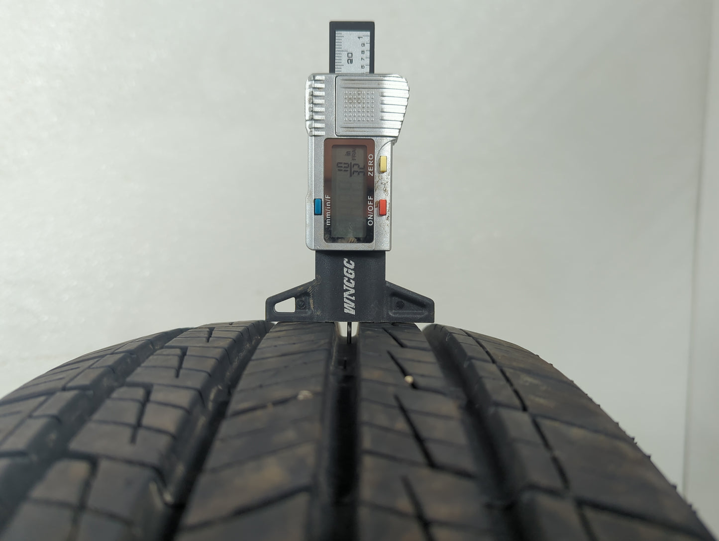 Used Tire 205/60R16 IRONHEAD REFLEX H-01 92V - Tread Depth 10/32 - Oemusedautoparts1.com