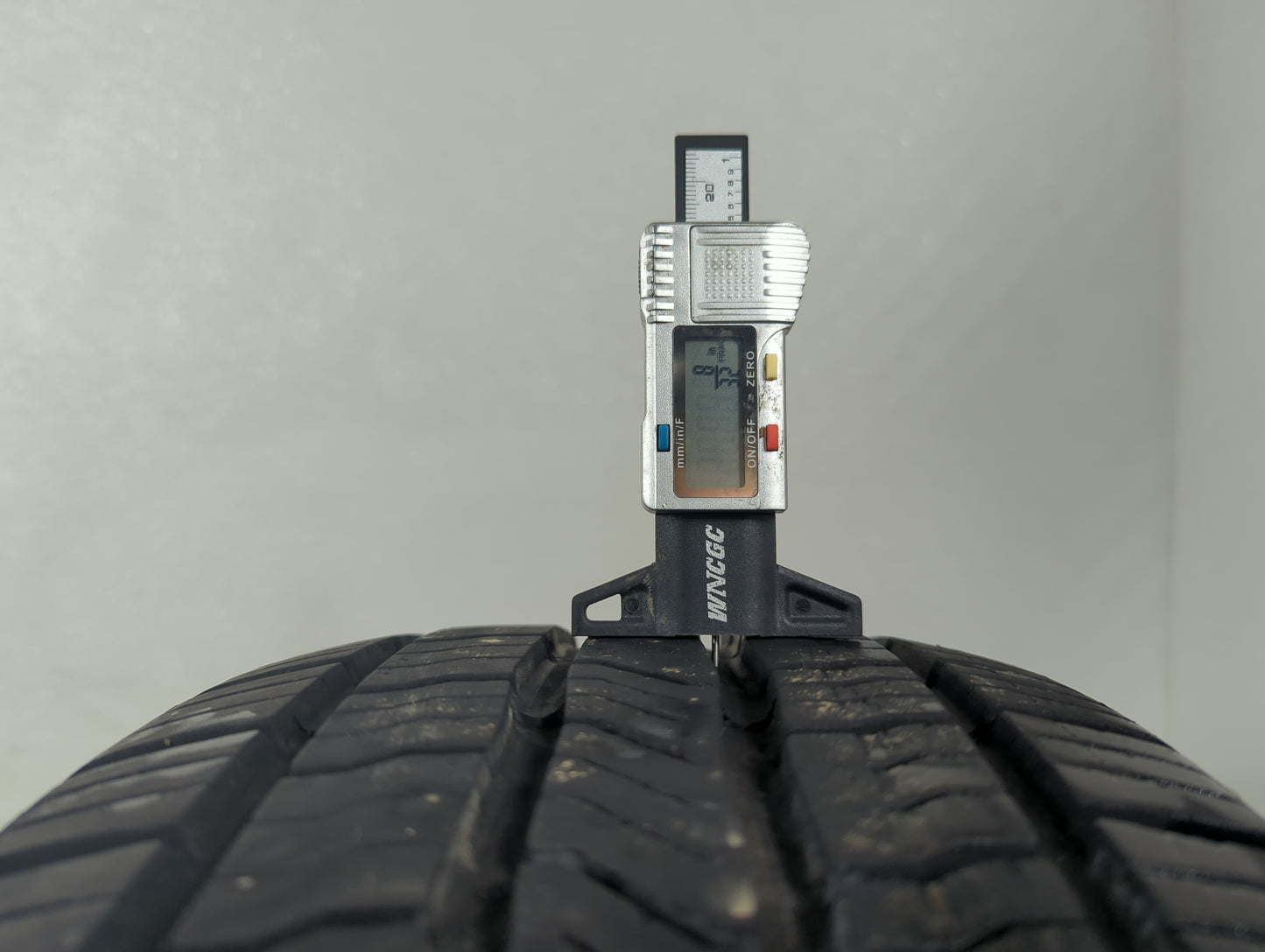Used Tire 235/70R16 MASTERCRAFT STRATUS HT 106T - Tread Depth 8/32 - Oemusedautoparts1.com