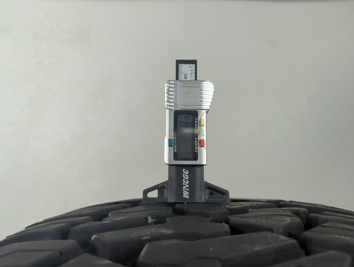 Used Tire 275/55R20 IRONHEAD THRASHER AT 117T - Tread Depth 13/32 - Oemusedautoparts1.com