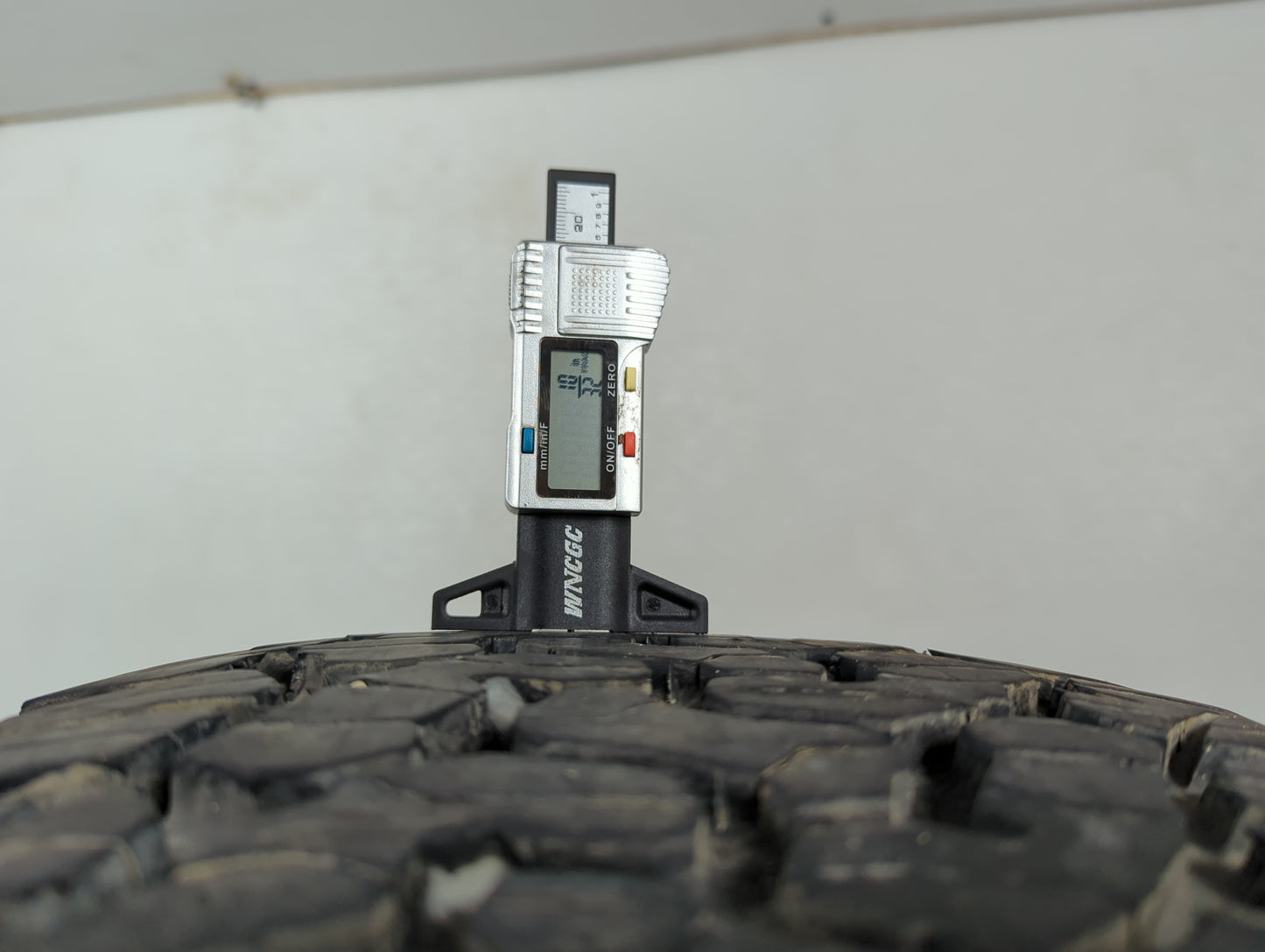 Used Tire 265/70R17 BFGOODRICH ALL-TERRAIN T/A KO2 121S - Tread Depth 10/32 - Oemusedautoparts1.com