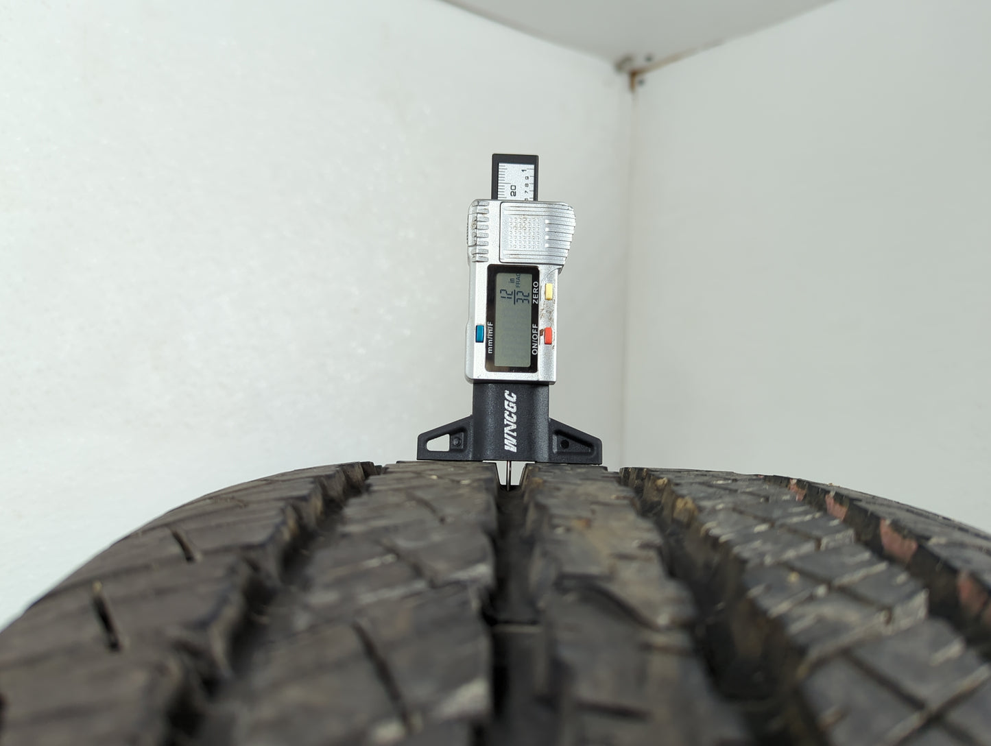Used Tire 265/70R17 GOODYEAR WRANGLER HP 113S - Tread Depth 12/32 - Oemusedautoparts1.com