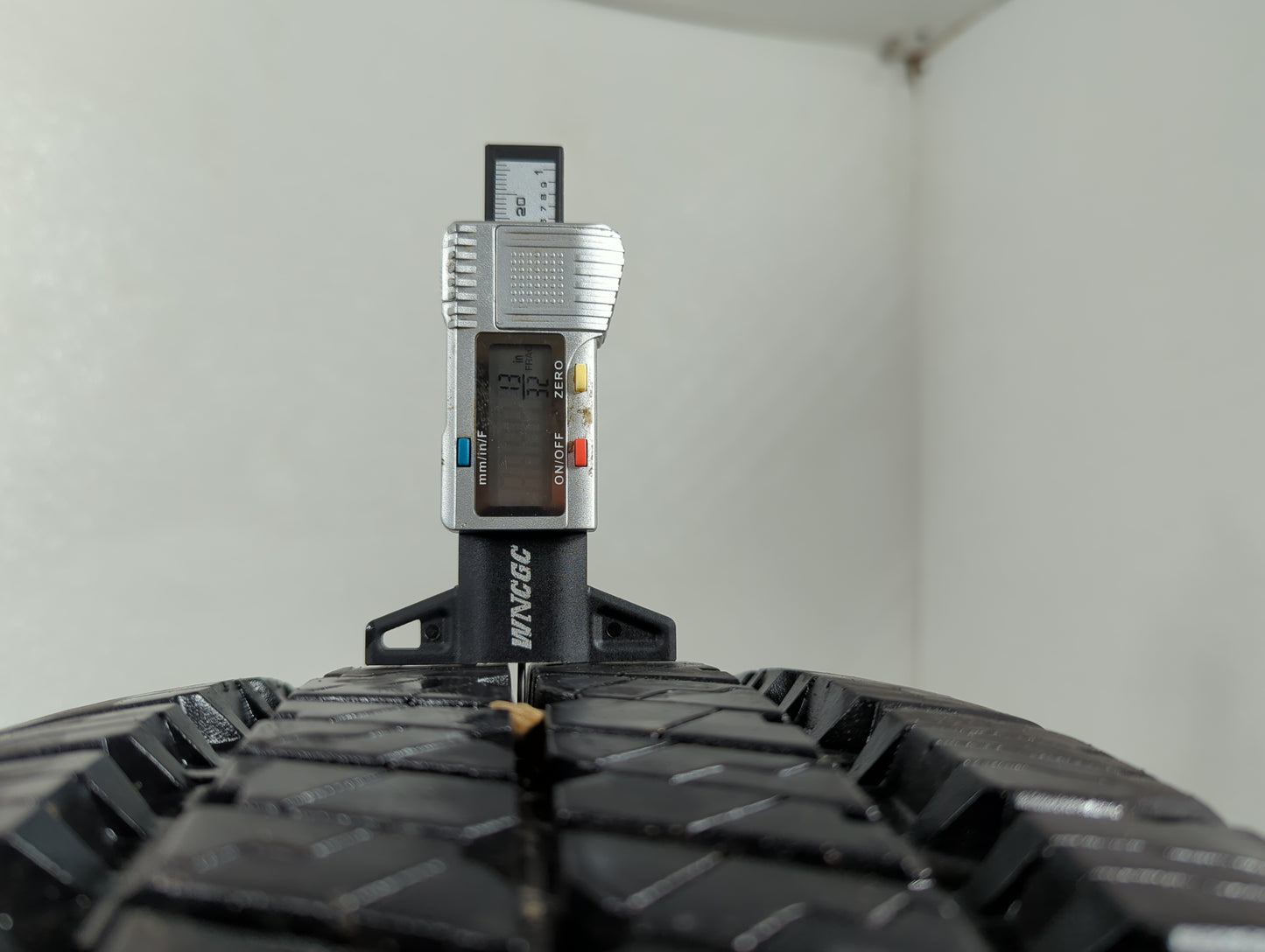 Used Tire 245/70R16 GOODYEAR WRANGLER SR-A 106S - Tread Depth 13/32 - Oemusedautoparts1.com
