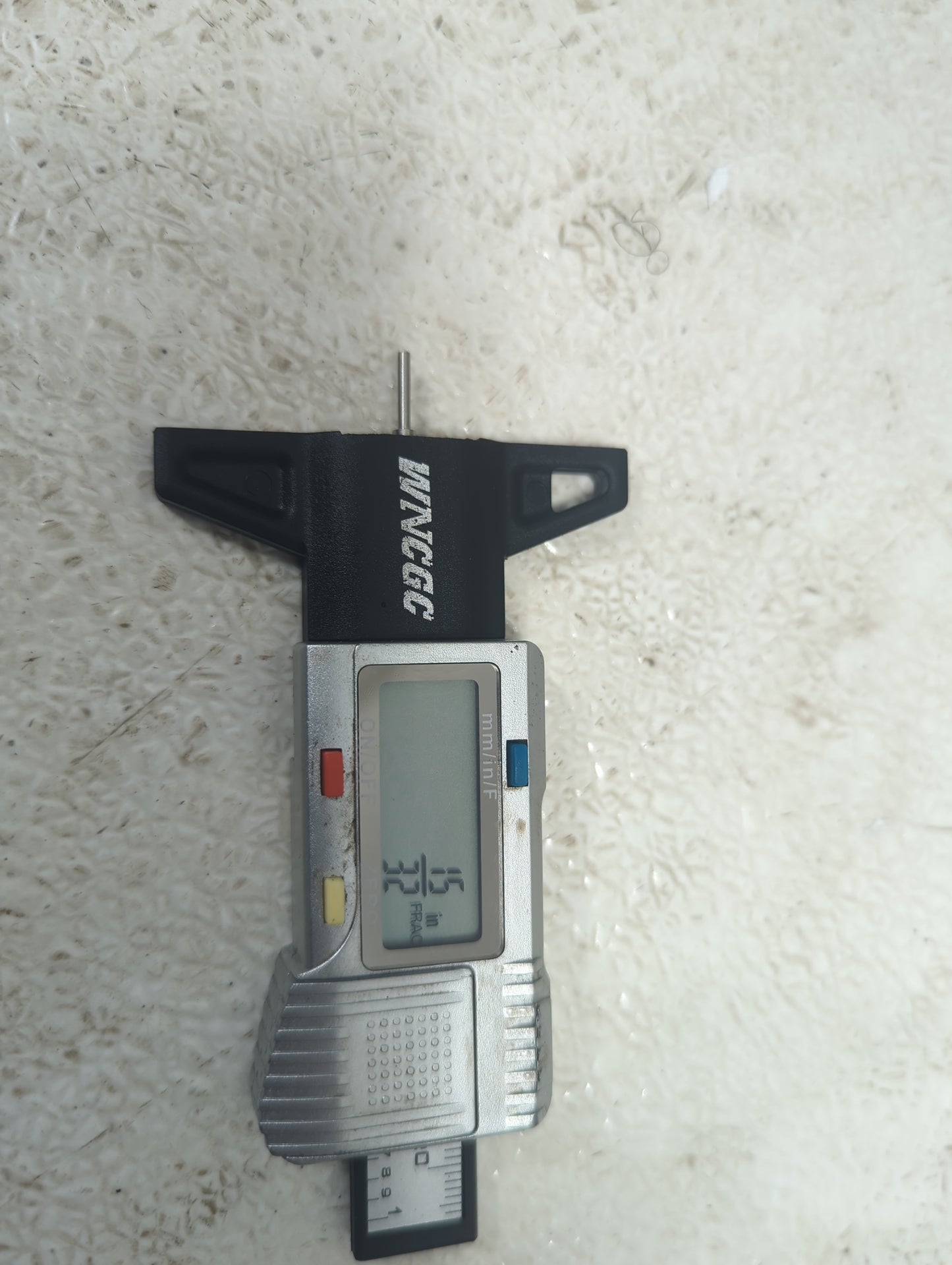 Used Tire - Tread Depth null/32 - Oemusedautoparts1.com