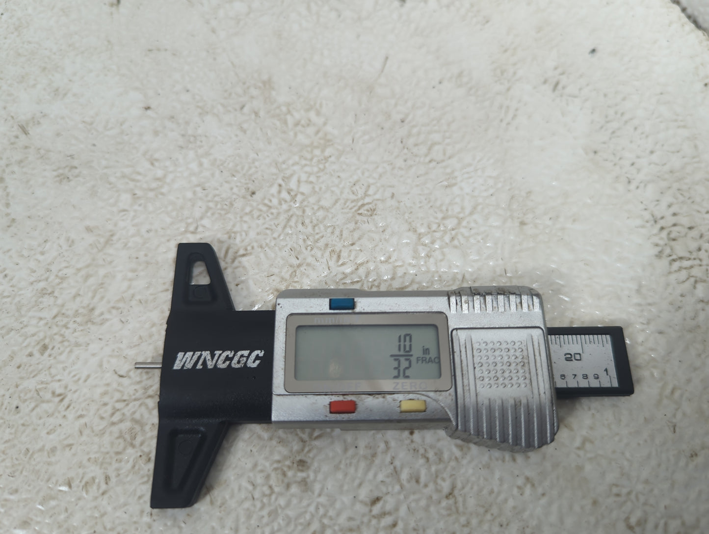 Used Tire - Tread Depth null/32 - Oemusedautoparts1.com