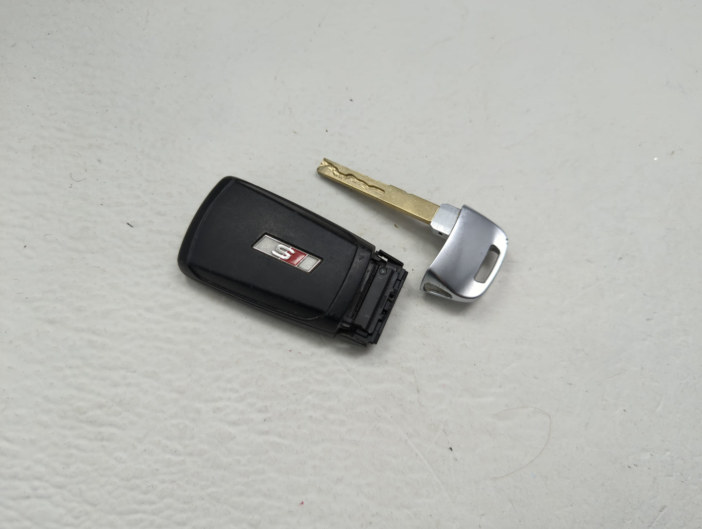 Audi Keyless Entry Remote Fob IYZ-AK01 8W0.959.754.CA | 8W0959754CA 4 buttons - Oemusedautoparts1.com