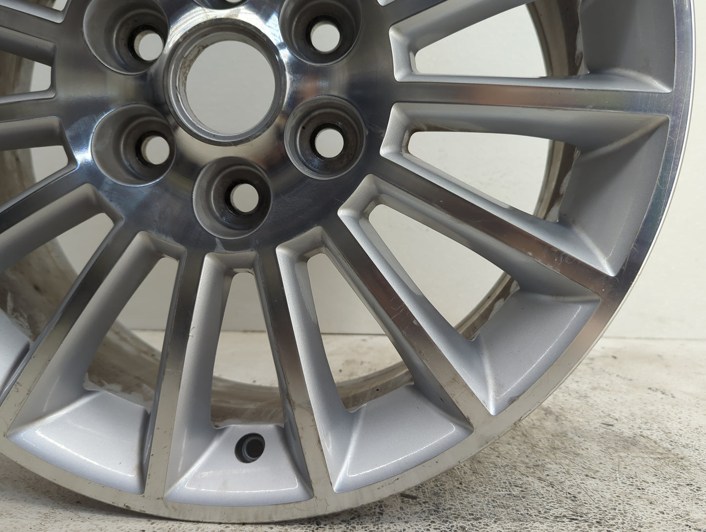 2008-2012 Buick Enclave Oem Wheel Rim 1104039 - Oemusedautoparts1.com