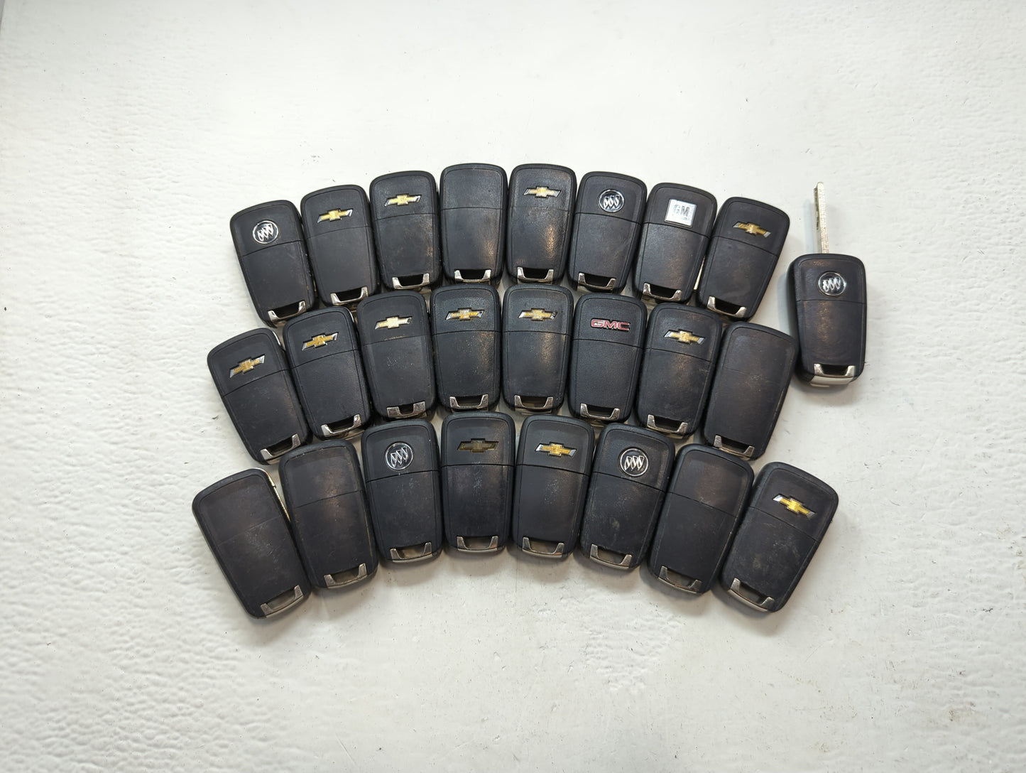 Lot of 25 Chevrolet Keyless Entry Remote Fob OHT05918179 | OHT01060512 - Oemusedautoparts1.com
