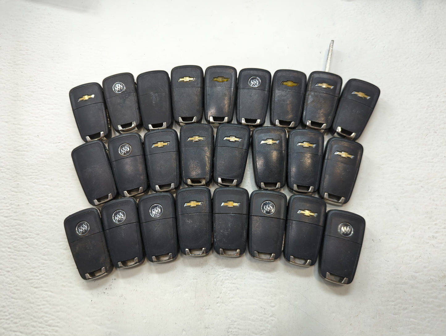 Lot of 25 Chevrolet Keyless Entry Remote Fob AVL-B01T2AC | OHT01060512 - Oemusedautoparts1.com