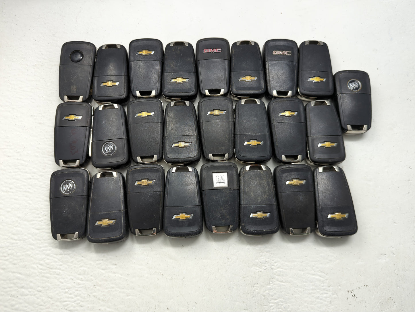 Lot of 25 Chevrolet Keyless Entry Remote Fob MIXED FCC IDS MIXED PART - Oemusedautoparts1.com