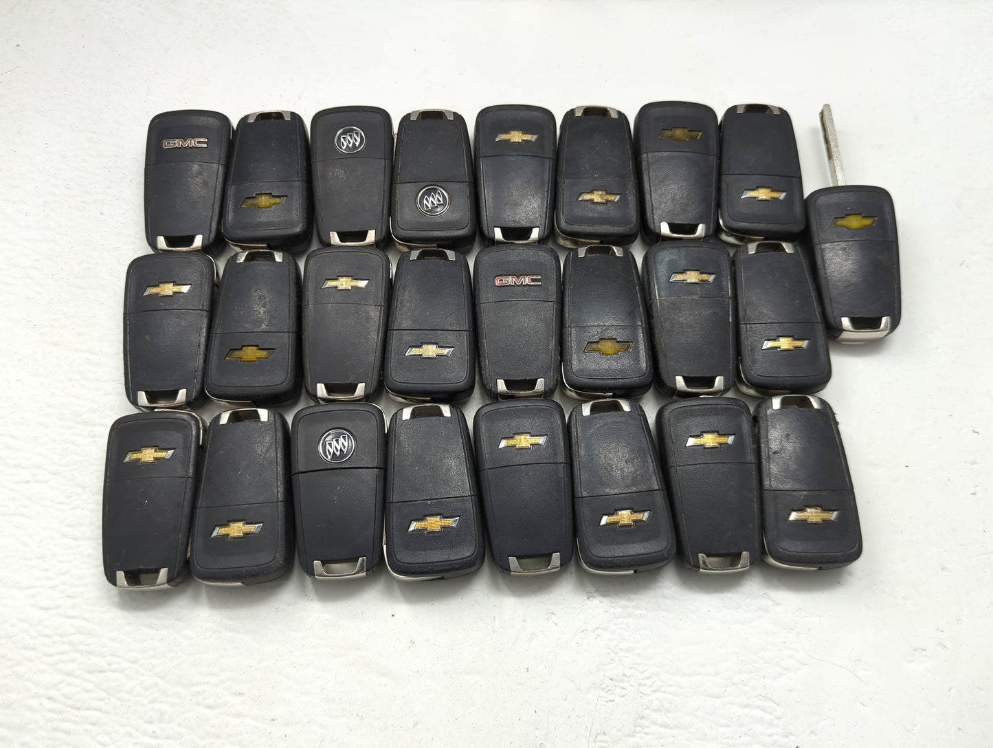Lot of 25 Chevrolet Keyless Entry Remote Fob MIXED FCC IDS MIXED PART - Oemusedautoparts1.com