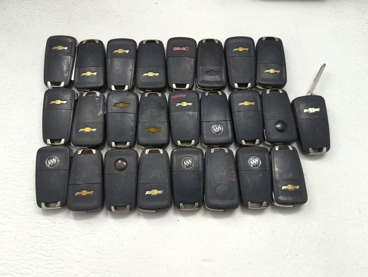 Lot of 25 Chevrolet Keyless Entry Remote Fob V2T01060512 | VT2T1016512 - Oemusedautoparts1.com