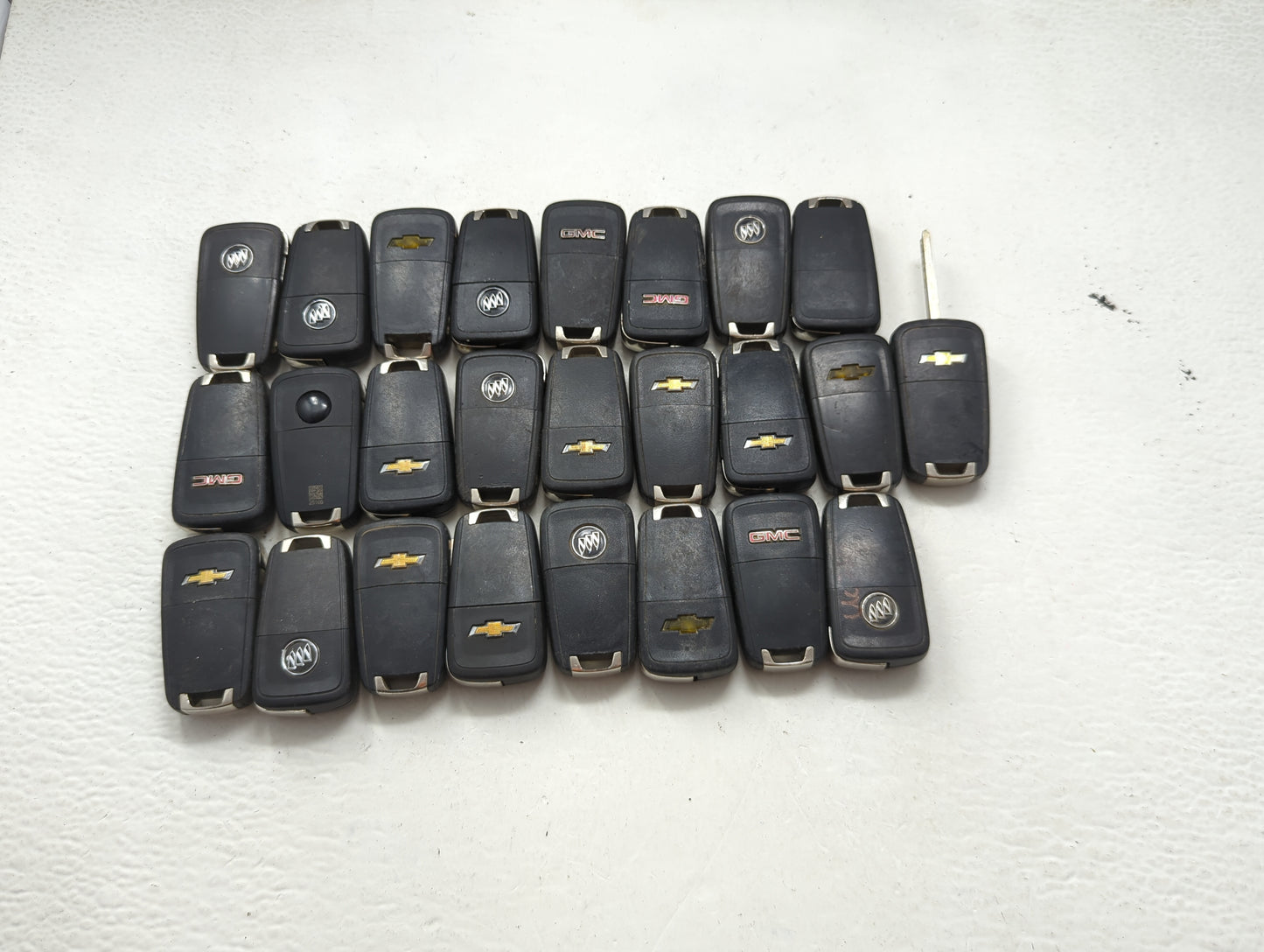 Lot of 25 Chevrolet Keyless Entry Remote Fob MIXED FCC IDS MIXED PART 1476727 - Oemusedautoparts1.com