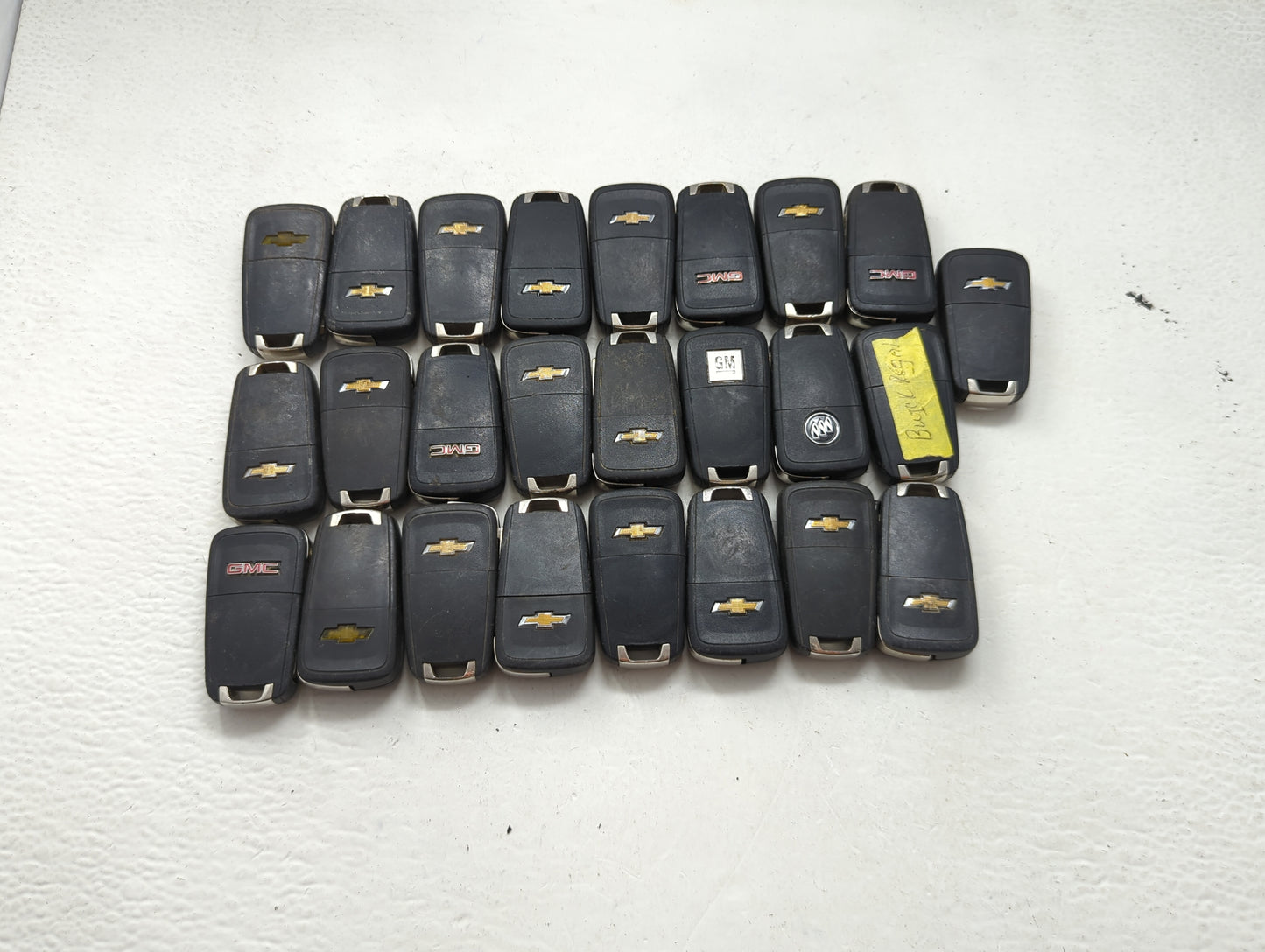 Lot of 25 Chevrolet Keyless Entry Remote Fob MIXED FCC IDS MIXED PART 1476728 - Oemusedautoparts1.com