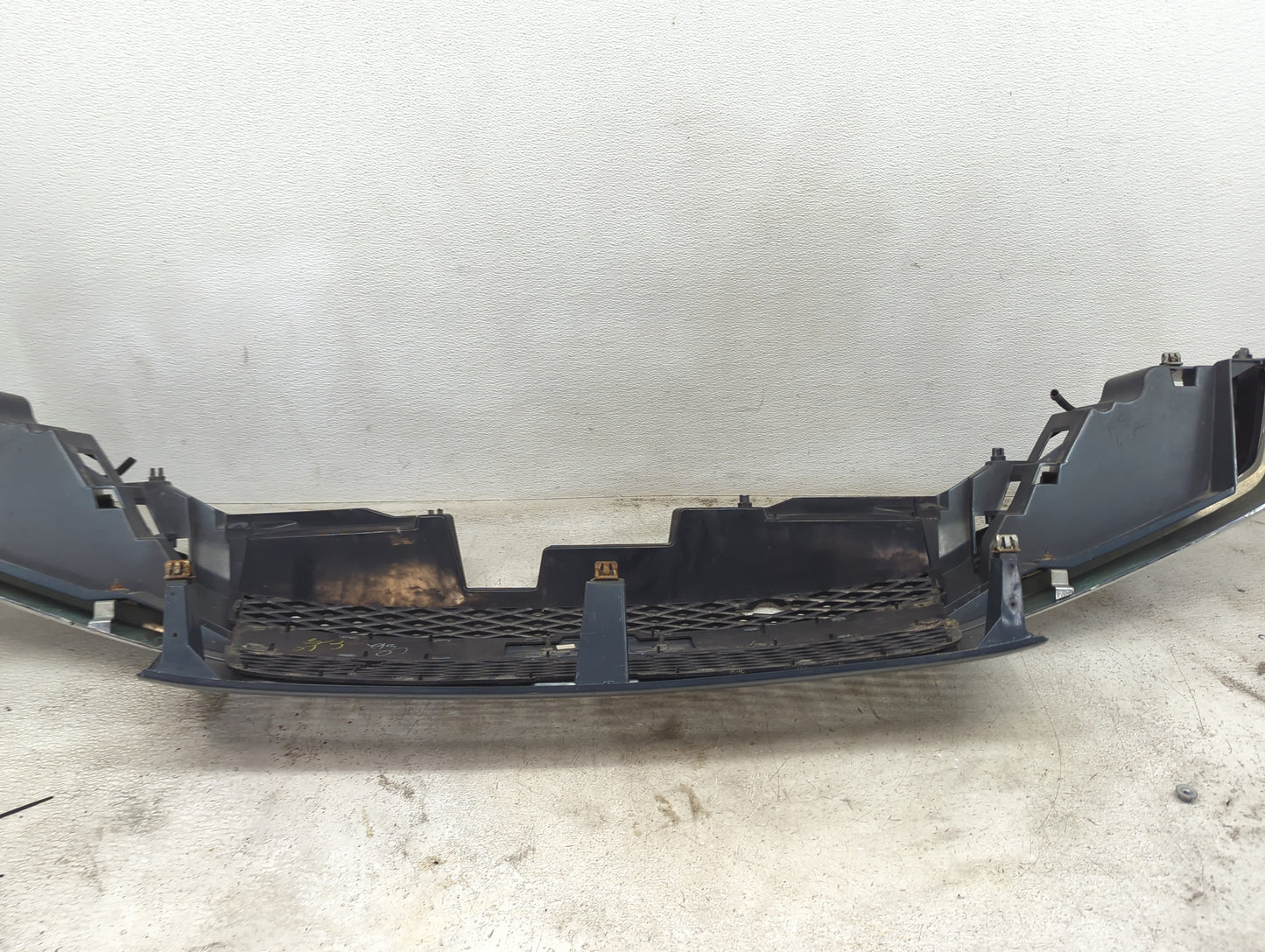 2004-2012 Chevrolet Colorado Front Grille Bumper Not Included 5025341 - Oemusedautoparts1.com