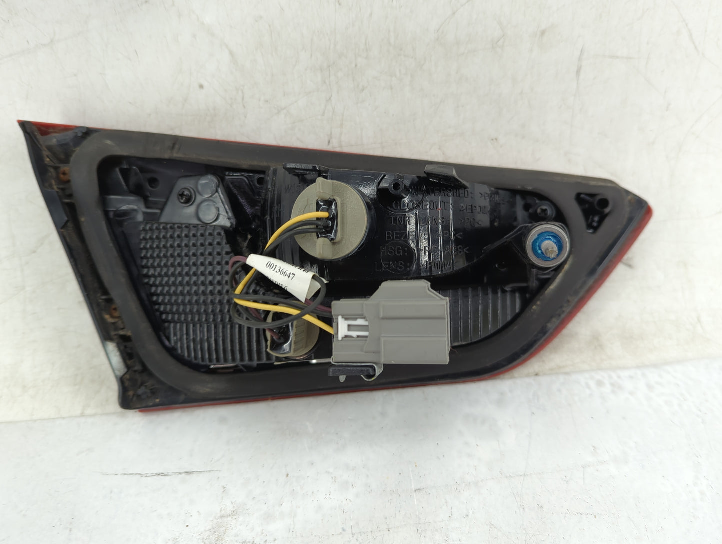 2016 Chevrolet Malibu Passenger Right Side Deck Lid Mounted Tail Light - Oemusedautoparts1.com