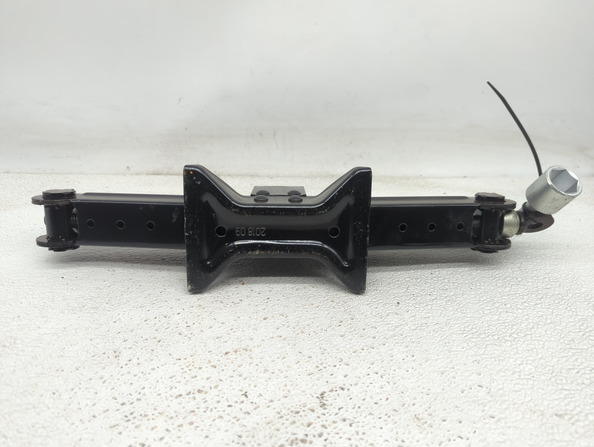 2013 Chevrolet Malibu Spare Scissor Car Jack 1074768 - Oemusedautoparts1.com