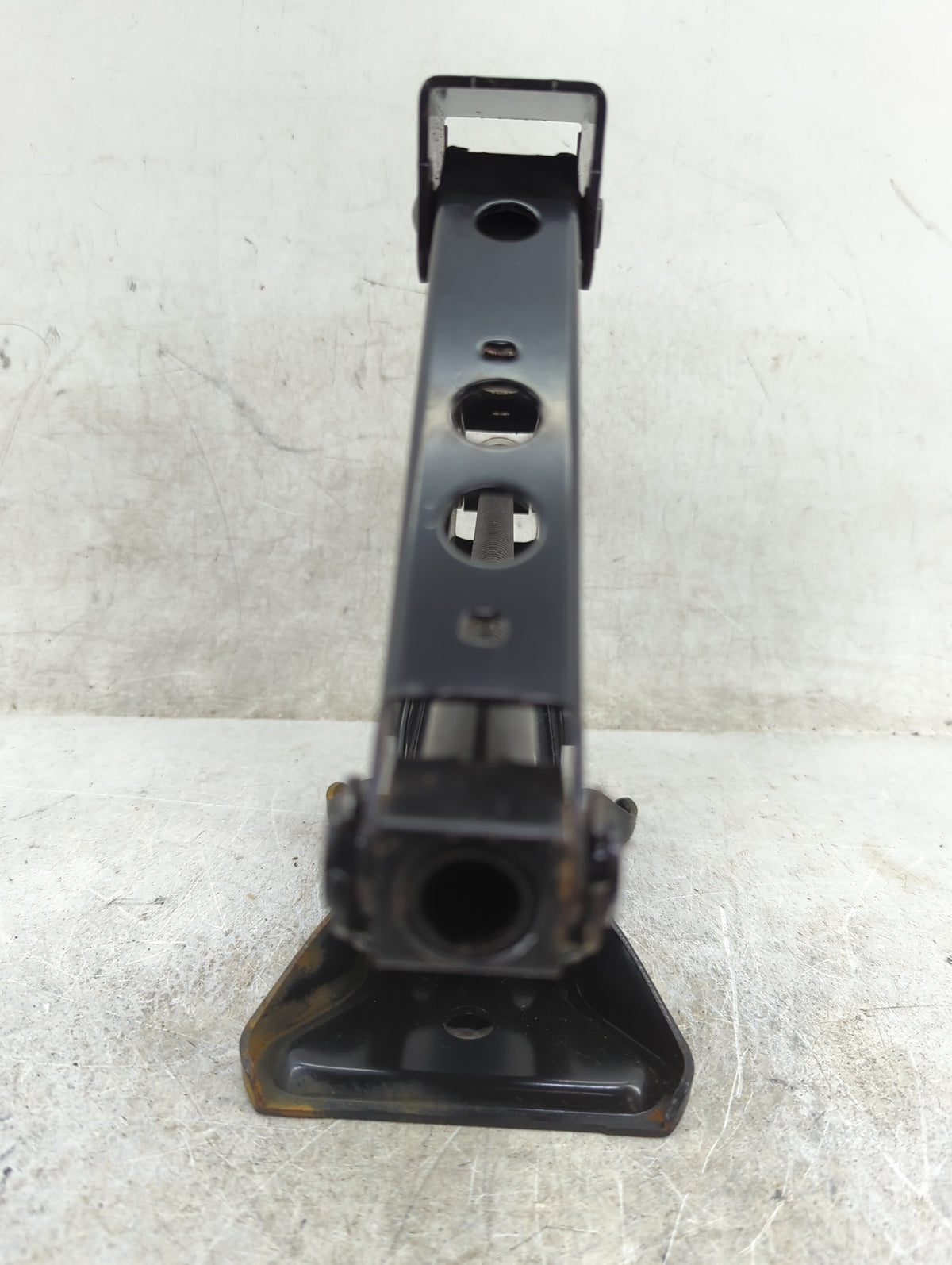 2017 Chevrolet Malibu Spare Scissor Car Jack 5026018 - Oemusedautoparts1.com