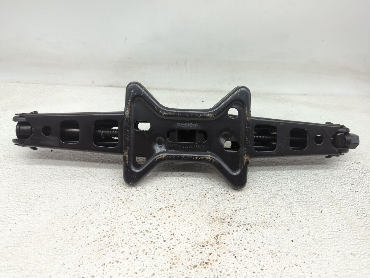2006 Chevrolet Trailblazer Spare Scissor Car Jack 1073835 - Oemusedautoparts1.com