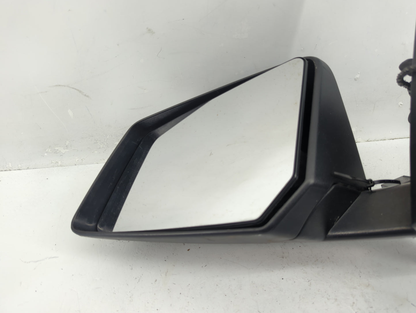 2015-2017 Chevrolet Traverse Driver Side View Mirror - Left Door Mirror OEM Used - Oemusedautoparts1.com