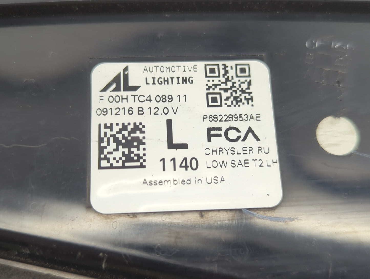 2017-2019 Chrysler Pacifica Driver Left Side Deck Lid Mounted Tail Light - Oemusedautoparts1.com