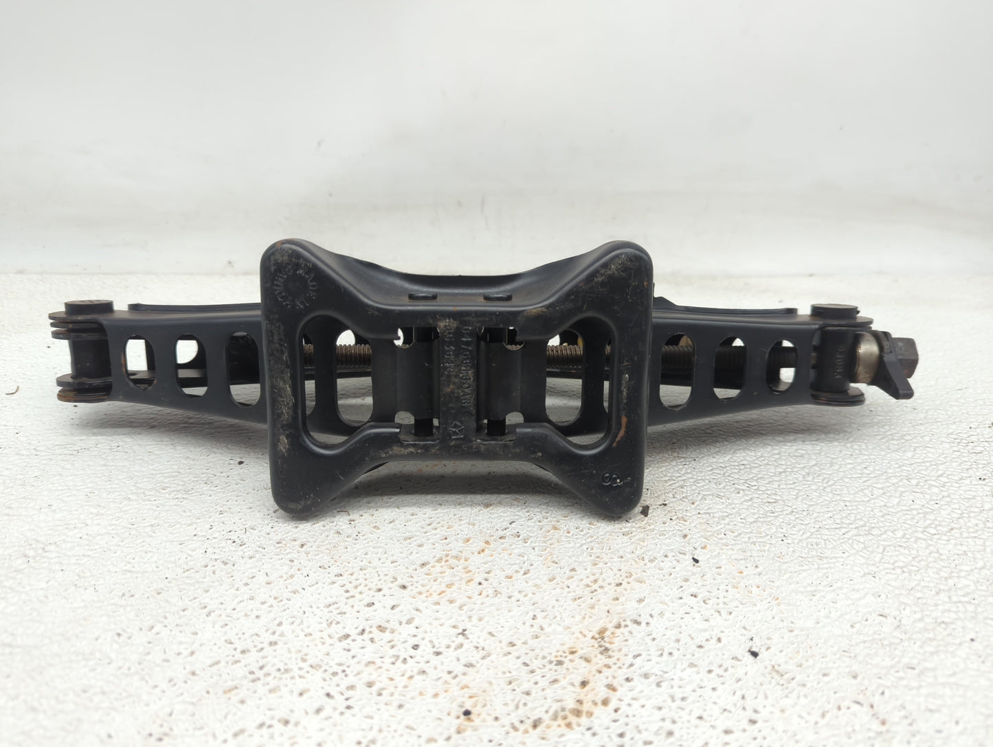 2010 Chrysler Sebring Spare Scissor Car Jack - Oemusedautoparts1.com