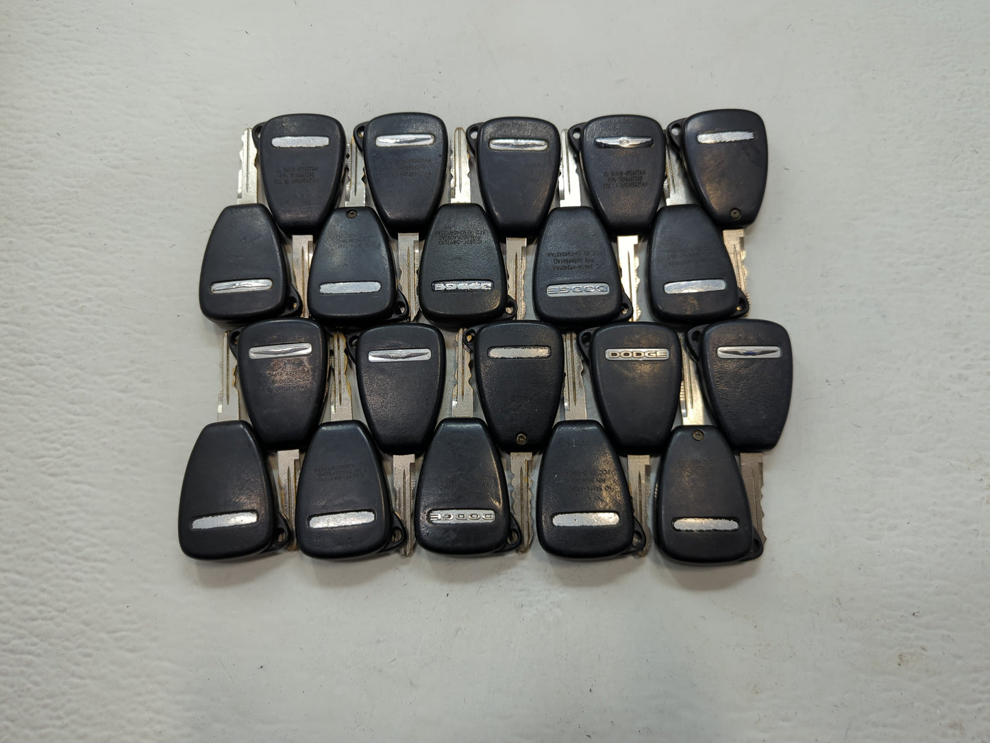 Lot of 20 Dodge Keyless Entry Remote Fob OHT692427AA | M3N5WY72XX | - Oemusedautoparts1.com