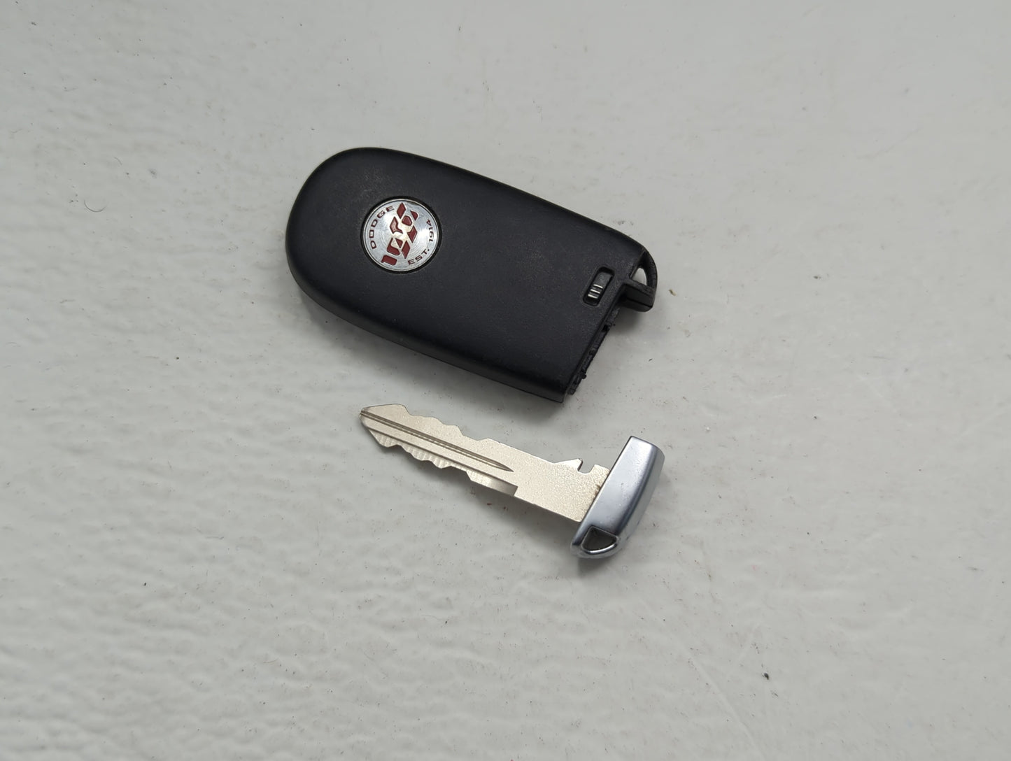 Dodge Keyless Entry Remote Fob M3N-40821302 05026676AH 5 buttons - Oemusedautoparts1.com