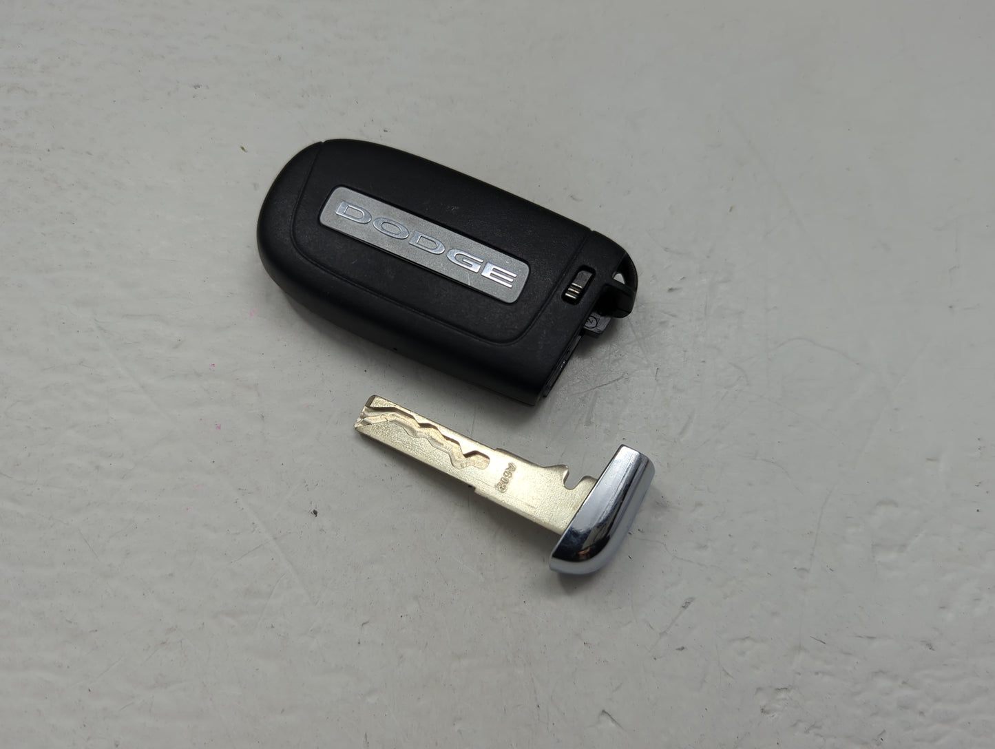 Dodge Keyless Entry Remote Fob 2ADPXF17PE 5 buttons - Oemusedautoparts1.com