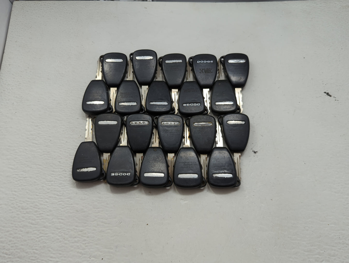 Lot of 10 Dodge Keyless Entry Remote Fob MIXED FCC IDS MIXED PART 1476548 - Oemusedautoparts1.com