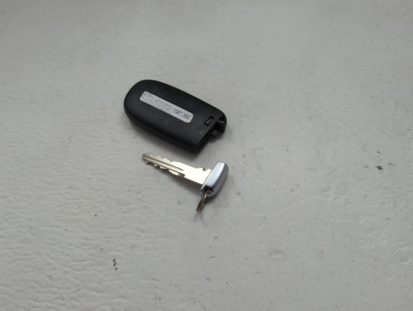Dodge Keyless Entry Remote Fob M3N-40821302 68250337 AA-AB | 68417821 AA-AB - Oemusedautoparts1.com