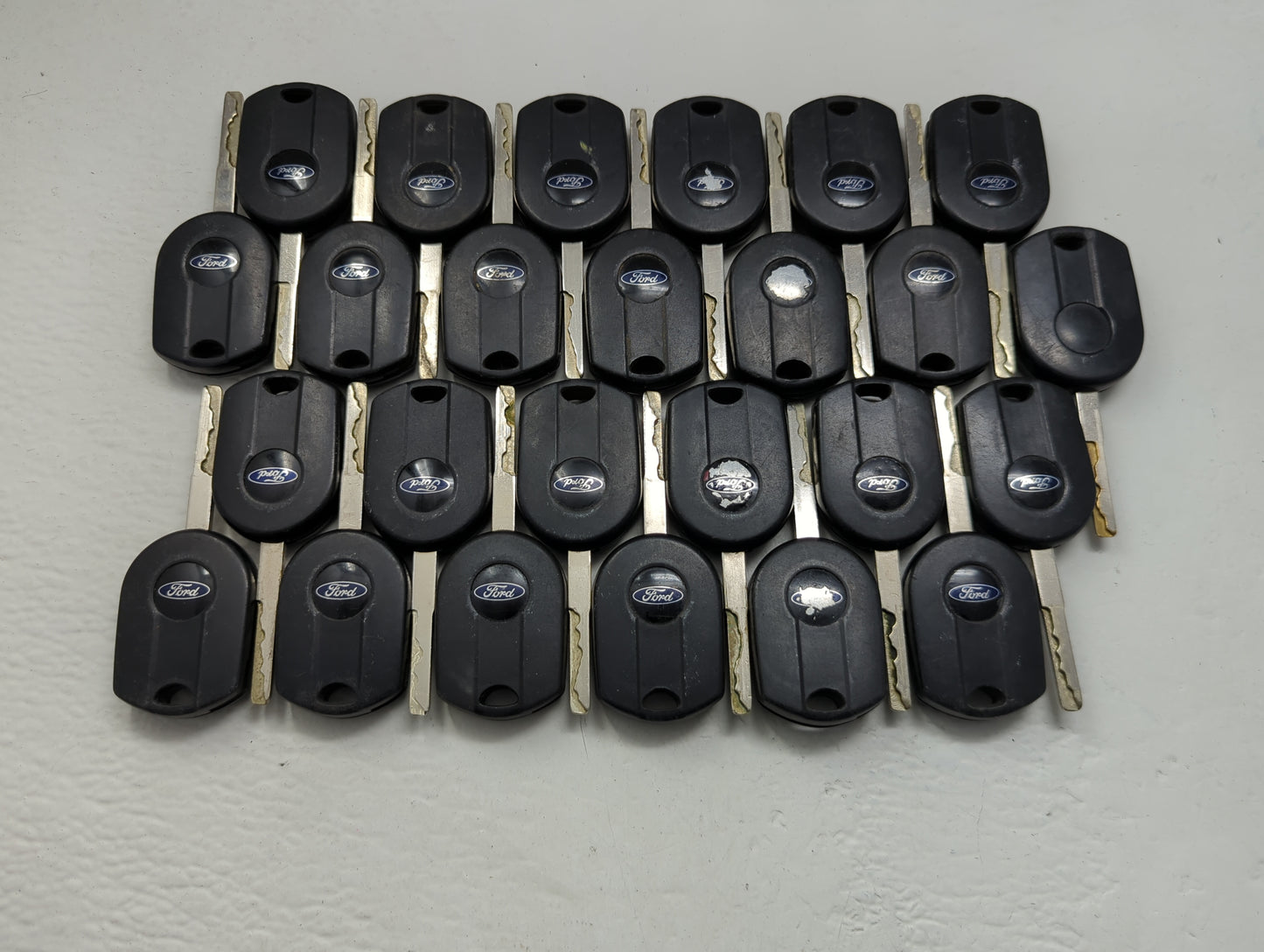 Lot of 25 Ford Keyless Entry Remote Fob MIXED FCC IDS MIXED PART NUMBERS - Oemusedautoparts1.com