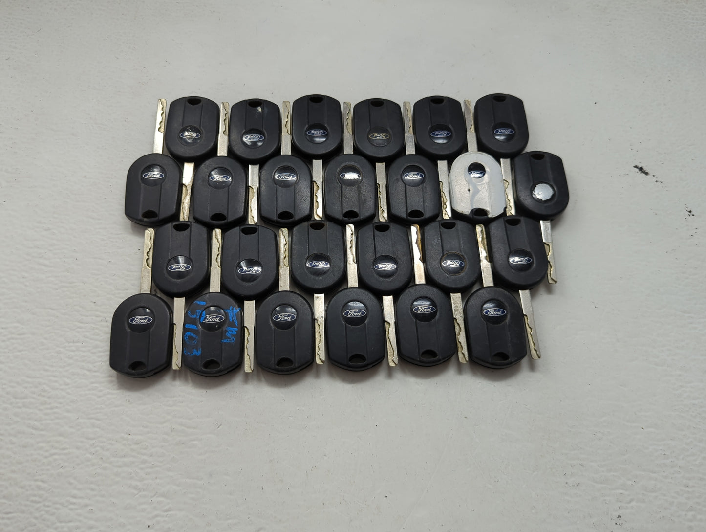 Lot of 25 Ford Keyless Entry Remote Fob MIXED FCC IDS 1476529 - Oemusedautoparts1.com