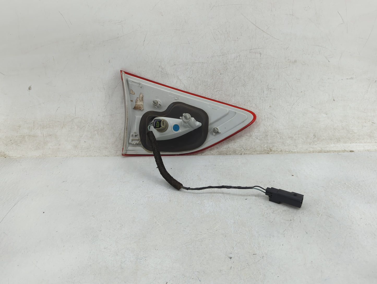 2013-2016 Ford Escape Passenger Right Side Deck Lid Mounted Tail Light 1154265 - Oemusedautoparts1.com