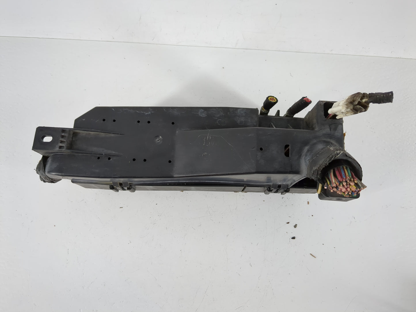 2001-2004 Ford Escape Fusebox Fuse Box Panel Relay Module Fits Fits 2001 2002 2003 2004 OEM Used Auto Parts - Oemusedautopar