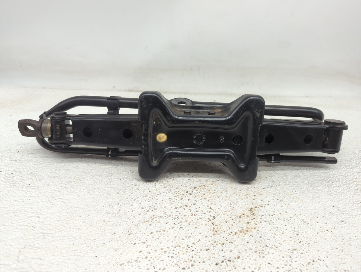 2010 Ford Escape Spare Scissor Car Jack 913753 - Oemusedautoparts1.com