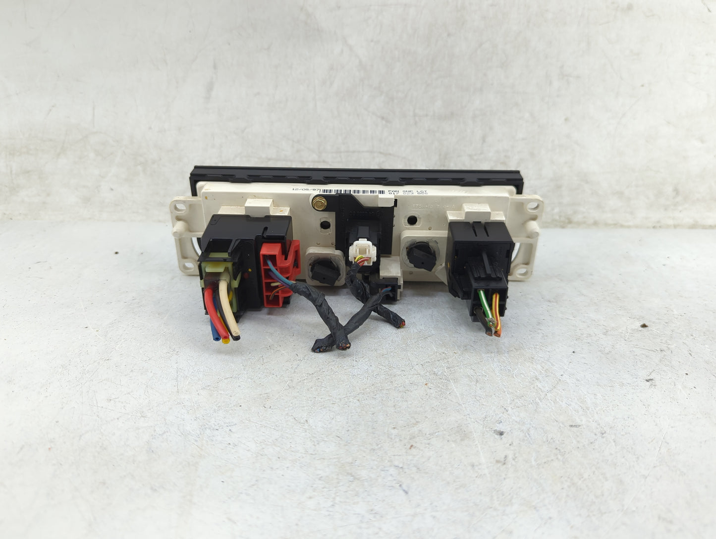 1997-1998 Ford Expedition Climate Control Module Temperature AC/Heater Replacement Fits Fits 1997 1998 OEM Used Auto Parts -