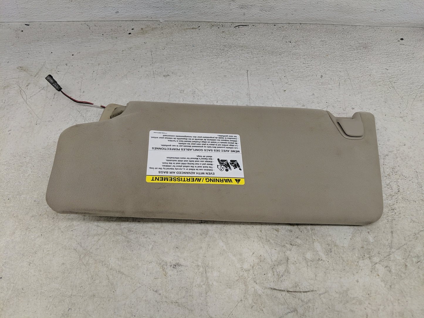 2009-2010 Ford F-150 Sun Visor Shade Replacement Passenger Right Mirror Fits Fits 2009 2010 OEM Used Auto Parts - Oemusedaut