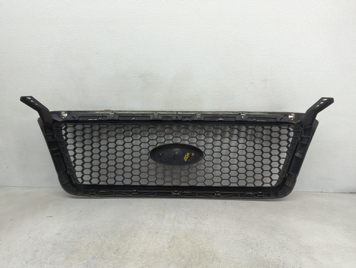 2007-2008 Ford F-150 Front Grille Bumper Not Included - Oemusedautoparts1.com